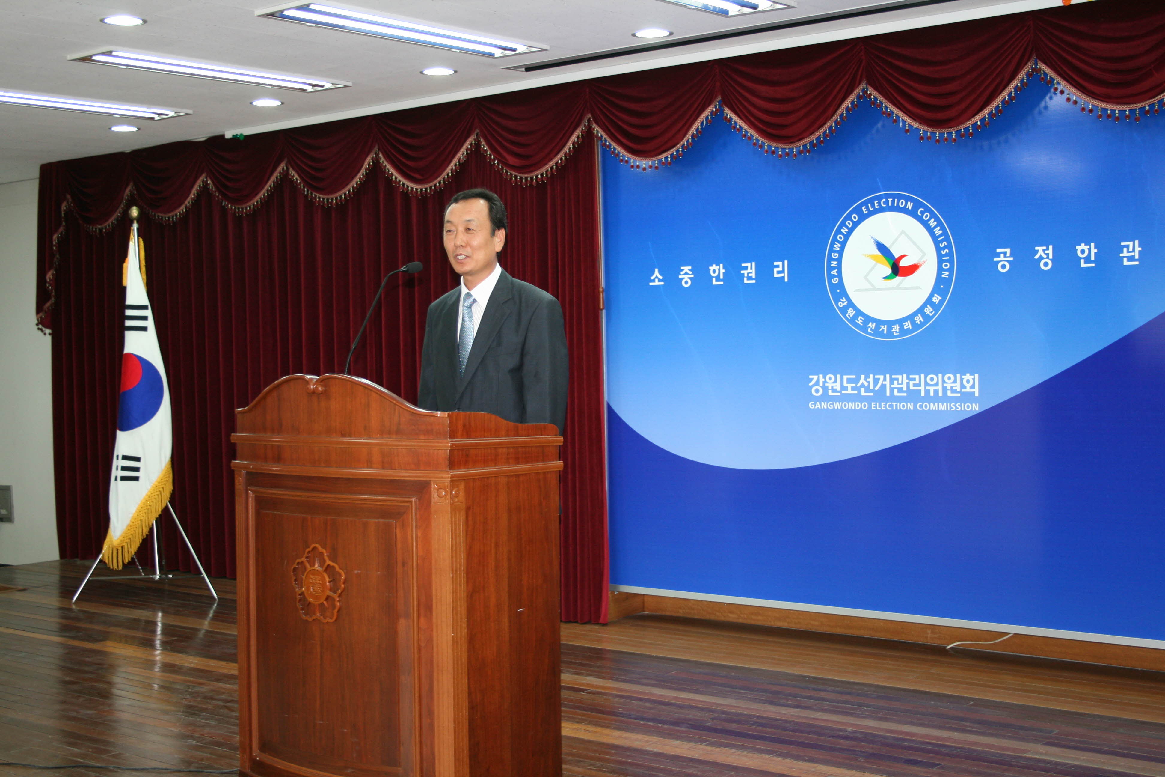 윤병태 사무처장 인사말 전달 모습